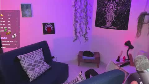 Snapshot of evee_uwu chatting on 11/12/25, 06:52 Eve Jane online show from 11/12/25, 06:52