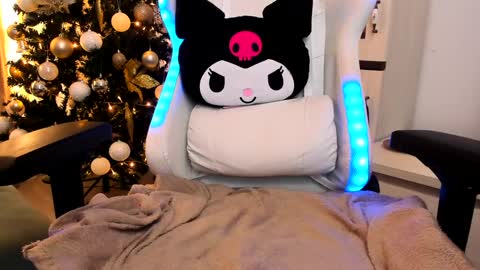 Snapshot of eveeevian chatting on 12/23/24, 10:42 eveeevian online show from 12/23/24, 10:42