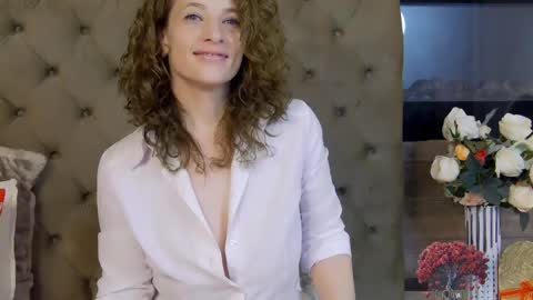 Snapshot of evehamilton chatting on 02/15/25, 12:15 EveHamilton online show from 02/15/25, 12:15