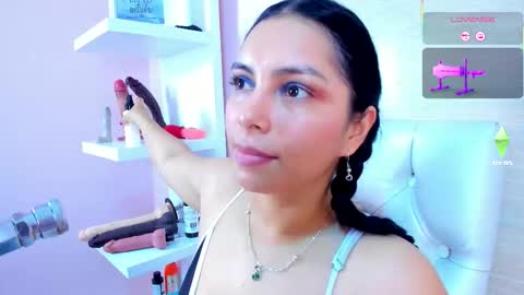 Snapshot of evelinn_belen chatting on 09/27/25, 01:05 Evelinn belen online show from 09/27/25, 01:05