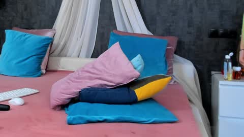 evellynereys online show from 01/09/25, 07:52