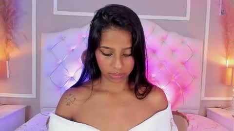 Snapshot of evelyn__ebony chatting on 12/12/24, 03:21 evelyn ebony online show from 12/12/24, 03:21