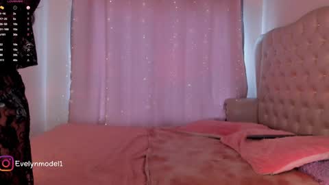 Snapshot of evelyn_evelyn chatting on 01/11/25, 05:51 evelyn evelyn online show from 01/11/25, 05:51