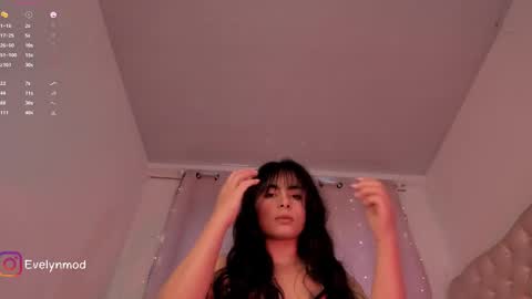 Snapshot of evelyn_evelyn chatting on 03/08/25, 04:17 evelyn evelyn online show from 03/08/25, 04:17