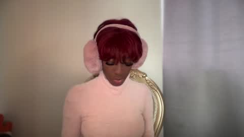 Snapshot of evelyn_jhonson3 chatting on 01/21/25, 12:39 E V E L Y N online show from 01/21/25, 12:39