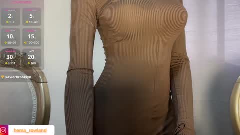 Snapshot of evelyn_jhonson3 chatting on 01/22/25, 12:49 E V E L Y N online show from 01/22/25, 12:49