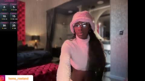 Snapshot of evelyn_jhonson3 chatting on 02/02/25, 12:35 E V E L Y N online show from 02/02/25, 12:35
