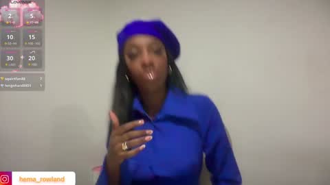 Snapshot of evelyn_jhonson3 chatting on 02/06/25, 11:43 E V E L Y N online show from 02/06/25, 11:43