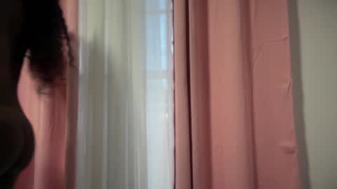 Snapshot of evelyn_jhonson3 chatting on 09/19/25, 11:11 E V E L Y N online show from 09/19/25, 11:11
