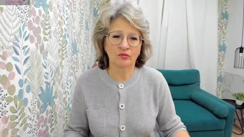 Snapshot of evelynblissful chatting on 12/02/24, 05:04 Evelyn online show from 12/02/24, 05:04
