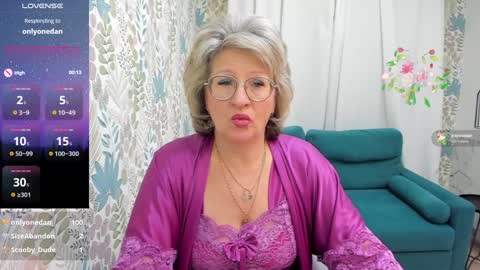 Snapshot of evelynblissful chatting on 12/18/24, 08:20 Evelyn online show from 12/18/24, 08:20