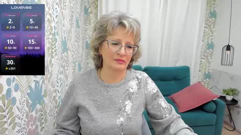 Snapshot of evelynblissful chatting on 03/06/25, 05:35 Evelyn online show from 03/06/25, 05:35
