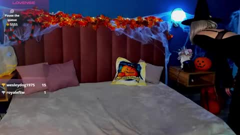 Evelyn online show from 10/23/25, 01:49