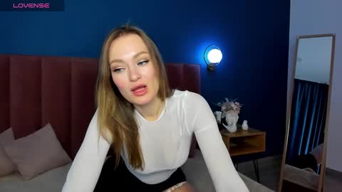 Evelyn online show from 11/17/25, 01:33