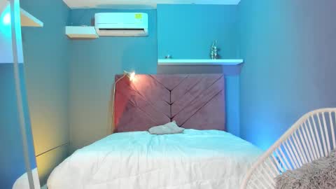 Sophia online show from 10/06/25, 07:44