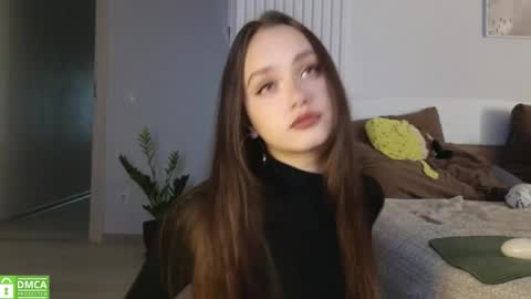 evi_woow online show from 10/13/25, 07:03