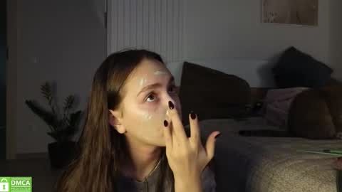 evi_woow online show from 10/25/25, 06:43