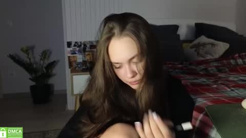 evi_woow online show from 11/15/25, 09:32