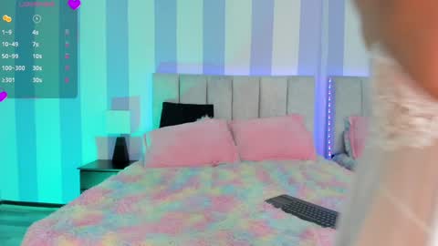 Snapshot of evie_clark_ chatting on 12/14/24, 05:14 My name is Evie nice to meet you really get to know me better private is open online show from 12/14/24, 05:14