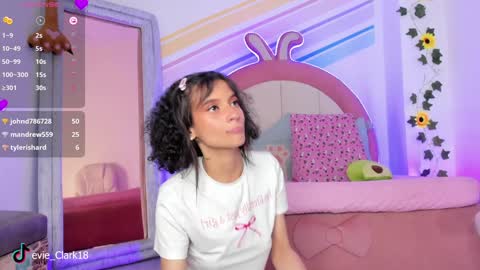 Snapshot of evie_clark_ chatting on 01/07/25, 07:17 My name is Evie nice to meet you really get to know me better private is open online show from 01/07/25, 07:17