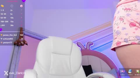 Snapshot of evie_clark_ chatting on 01/11/25, 02:41 My name is Evie nice to meet you really get to know me better private is open online show from 01/11/25, 02:41