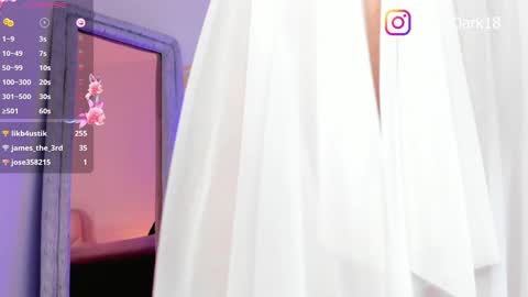 Snapshot of evie_clark_ chatting on 01/15/25, 11:08 My name is Evie nice to meet you really get to know me better private is open online show from 01/15/25, 11:08