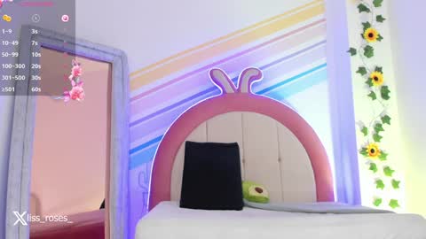 Snapshot of evie_clark_ chatting on 01/16/25, 08:36 My name is Evie nice to meet you really get to know me better private is open online show from 01/16/25, 08:36