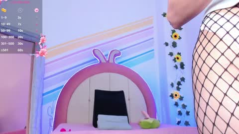 Snapshot of evie_clark_ chatting on 01/17/25, 07:38 My name is Evie nice to meet you really get to know me better private is open online show from 01/17/25, 07:38