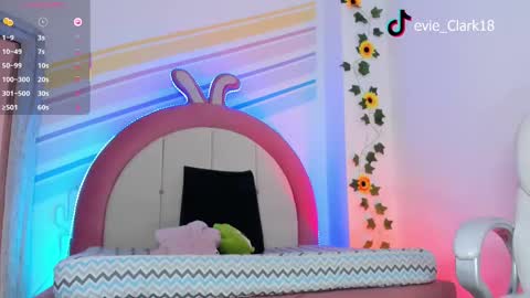 Snapshot of evie_clark_ chatting on 02/16/25, 12:41 My name is Evie nice to meet you really get to know me better private is open online show from 02/16/25, 12:41