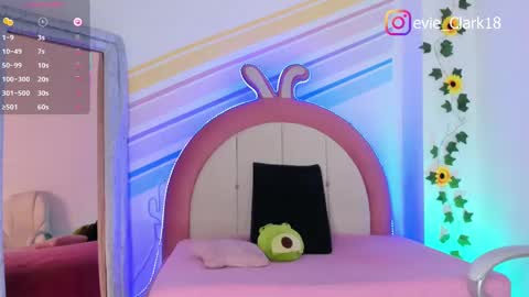 Snapshot of evie_clark_ chatting on 02/24/25, 01:35 My name is Evie nice to meet you really get to know me better private is open online show from 02/24/25, 01:35