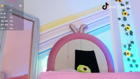 Snapshot of evie_clark_ chatting on 02/24/25, 03:20 My name is Evie nice to meet you really get to know me better private is open online show from 02/24/25, 03:20