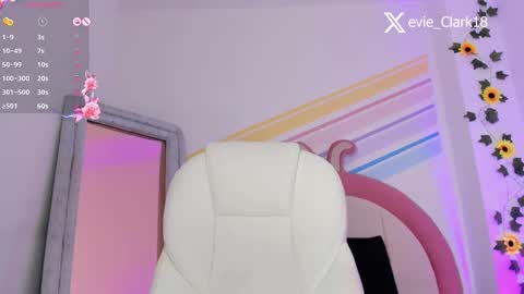 Snapshot of evie_clark_ chatting on 03/07/25, 08:00 My name is Evie nice to meet you really get to know me better private is open online show from 03/07/25, 08:00