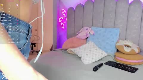 Snapshot of evie_clark_ chatting on 11/17/25, 09:42 My name is Evie nice to meet you really get to know me better private is open online show from 11/17/25, 09:42