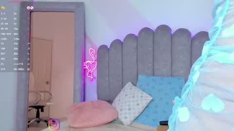 Snapshot of evie_clark_ chatting on 11/19/25, 12:10 My name is Evie nice to meet you really get to know me better private is open online show from 11/19/25, 12:10