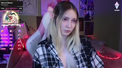 Evie online show from 12/22/24, 01:01