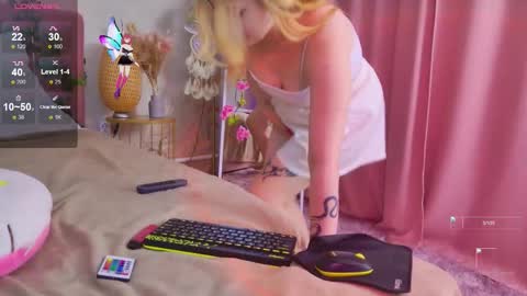 Snapshot of evie_val chatting on 09/08/25, 04:39 evie_val online show from 09/08/25, 04:39