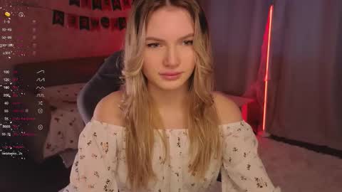 Snapshot of evilyn_next_door chatting on 10/31/25, 10:38 Evelyn online show from 10/31/25, 10:38