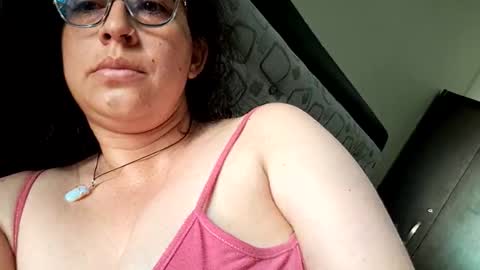 Snapshot of evolet_evolet_ chatting on 11/12/25, 01:44 Evolet online show from 11/12/25, 01:44