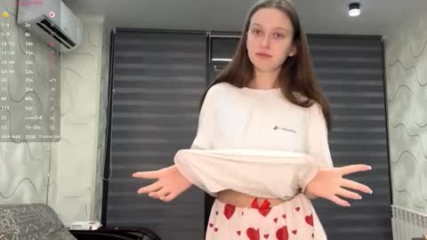 Snapshot of evonnesilvestre chatting on 11/10/25, 03:22 Eva online show from 11/10/25, 03:22