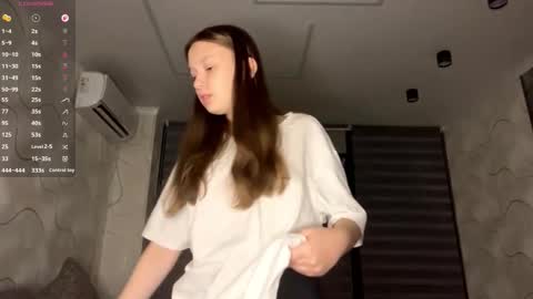 Snapshot of evonnesilvestre chatting on 11/14/25, 03:22 Eva online show from 11/14/25, 03:22