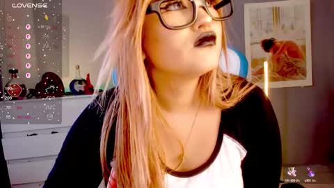 evva_foxxy online show from 09/19/25, 03:02