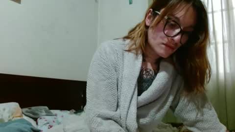 Snapshot of exolizzz66 chatting on 01/06/25, 10:37 Exolizz online show from 01/06/25, 10:37