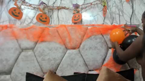 Alison online show from 10/19/25, 07:03