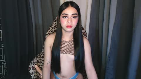 Snapshot of expensivets_chloe chatting on 02/21/25, 01:00 chloee online show from 02/21/25, 01:00