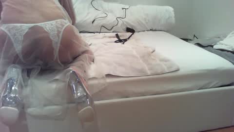 Snapshot of exquisite_elise chatting on 12/19/24, 10:32 Elise online show from 12/19/24, 10:32