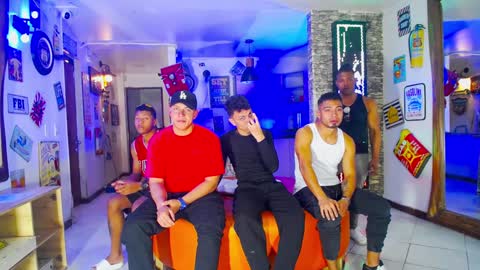 extrangers online show from 12/03/24, 12:06