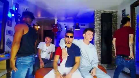 extrangers online show from 01/11/25, 12:07