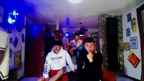 extrangers online show from 01/19/25, 12:06