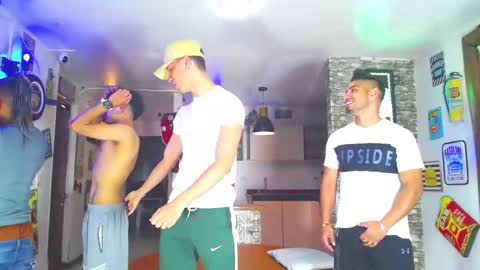 extrangers online show from 02/02/25, 12:02