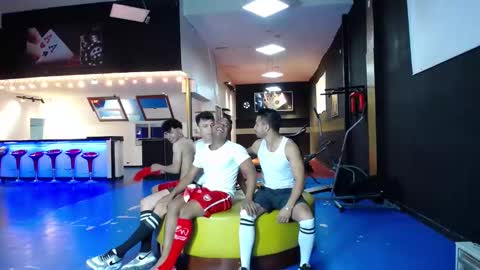 extrangers online show from 02/14/25, 12:03